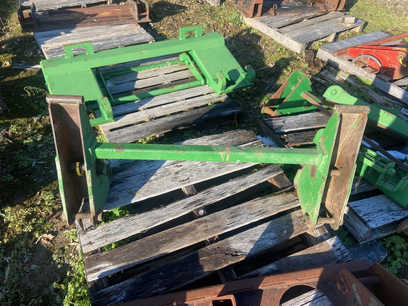 Attachments  John Deere Adapter Plate Photo